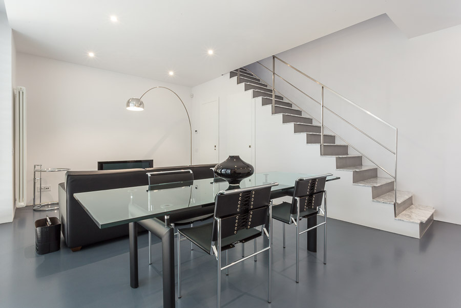 Salón Comedor y Escalera