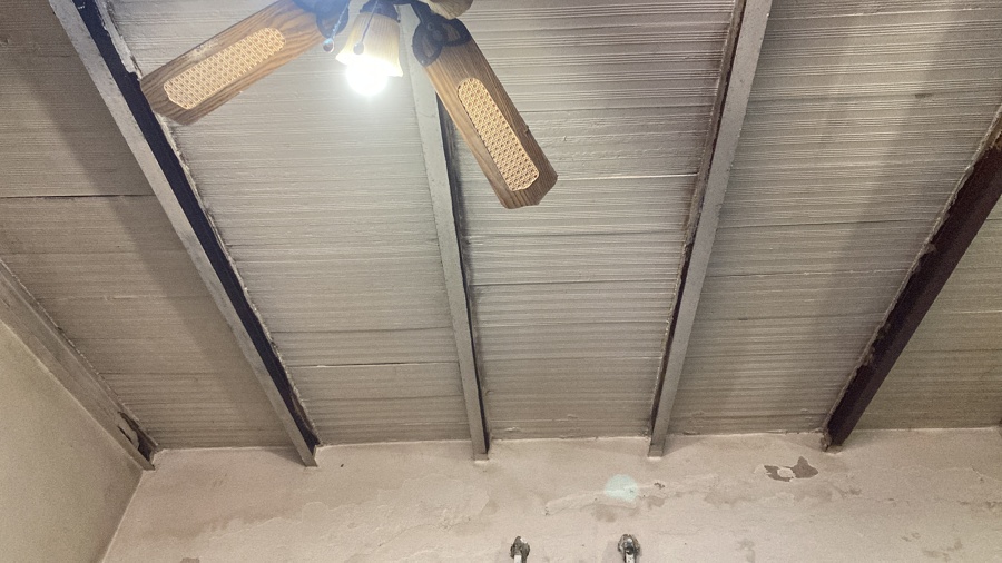 Saneado de paredes junto a techo