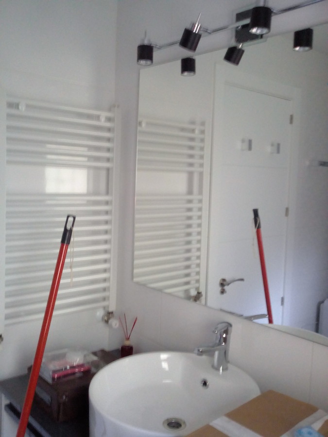 Sanitarios, espejos, toalleros