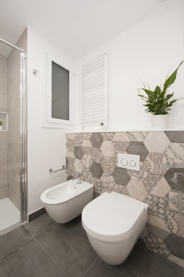 Sanitarios suspendidos