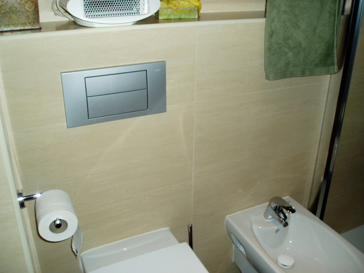 Sanitarios suspendidos