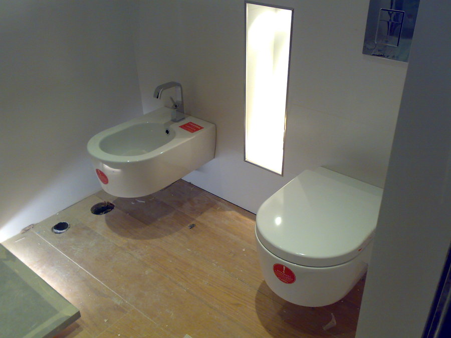 Sanitarios y decoracion en baño