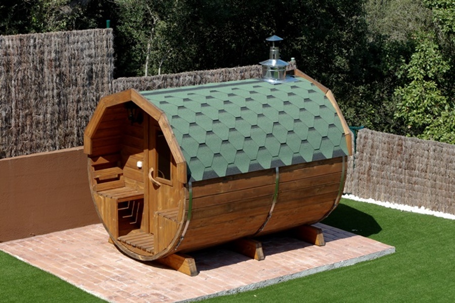 Sauna de leña en el jardín posterior