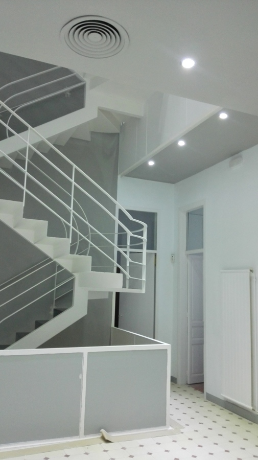 se pintó nuevamente todas las paredes y puertas.