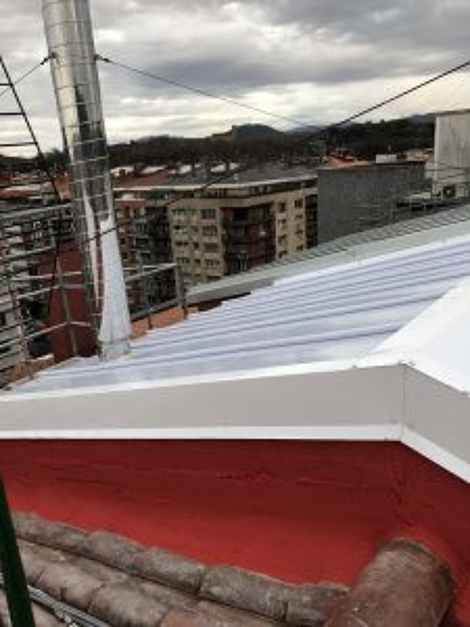 Se termina el montaje del policarbonato termosellado