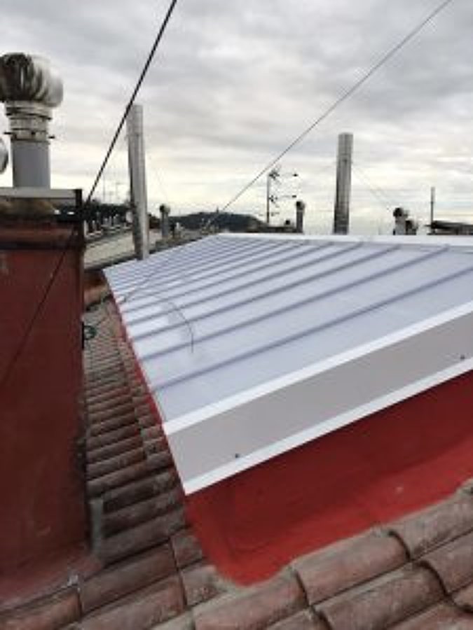 Se termina el montaje del policarbonato termosellado