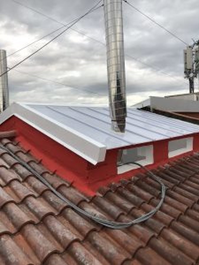 Se termina el montaje del policarbonato termosellado