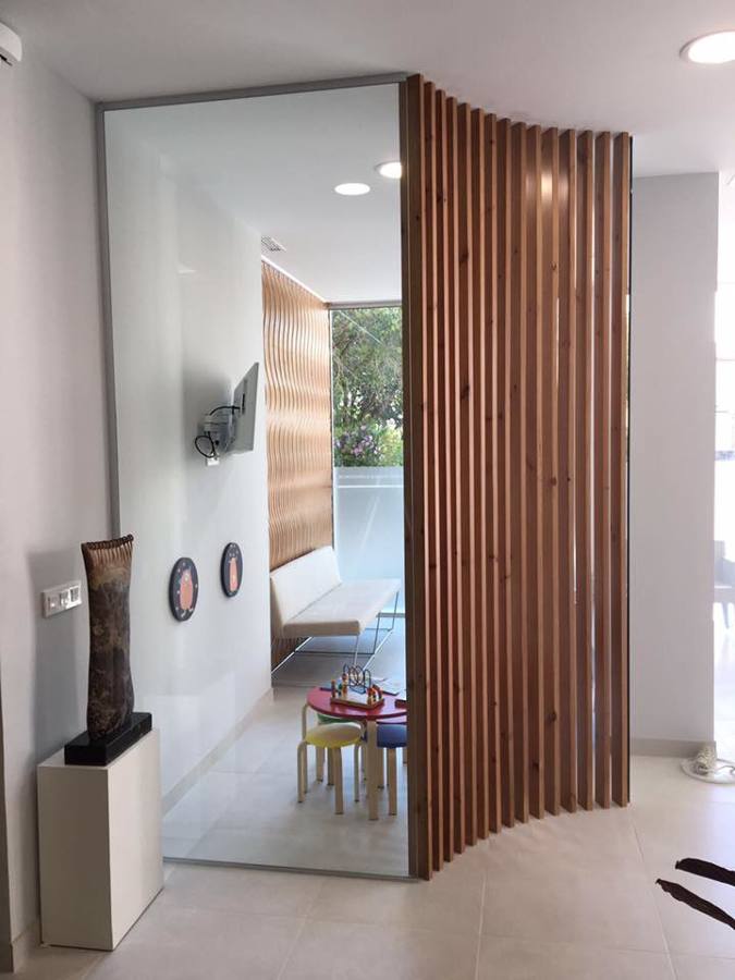 Separador en curva de madera