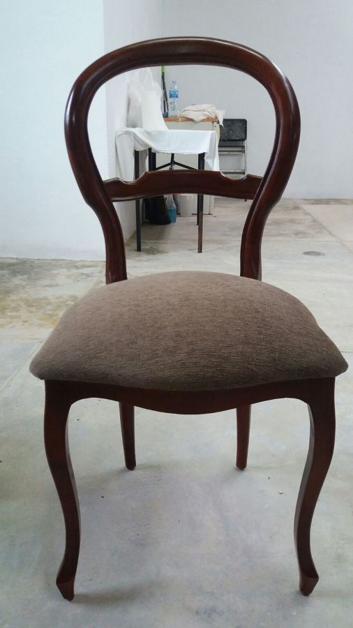 Silla encolada, engomada  y tapizada