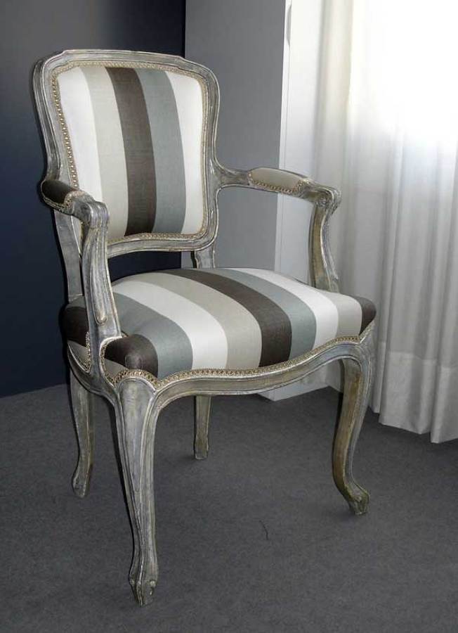 Silla restaurada y tapizada
