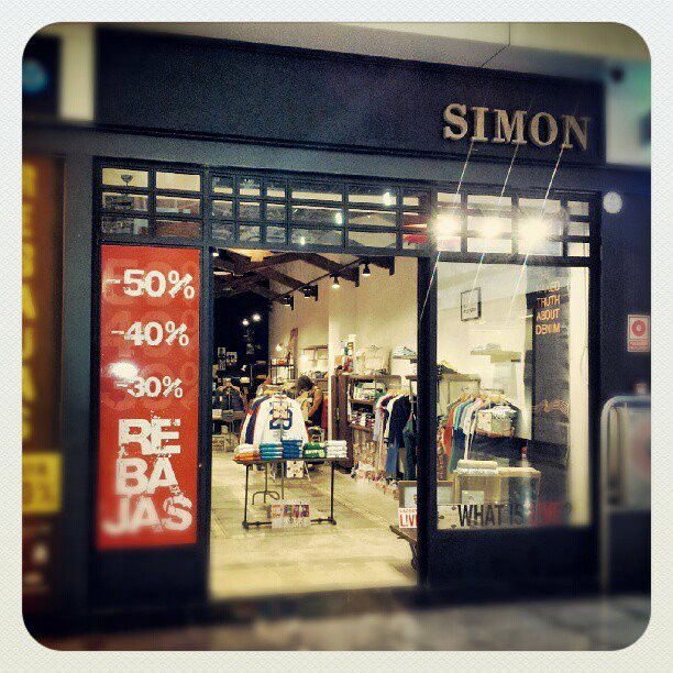 Simón Store, CC. Serrallo Plaza Granada.