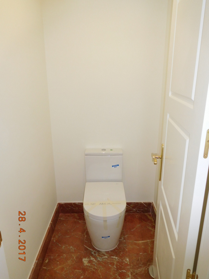 Smart toilet In Wash Inspira de Roca. Cabina baño Planta baja