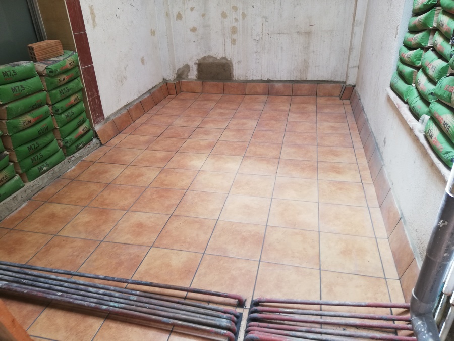 Solado , rodapié y rejuntado