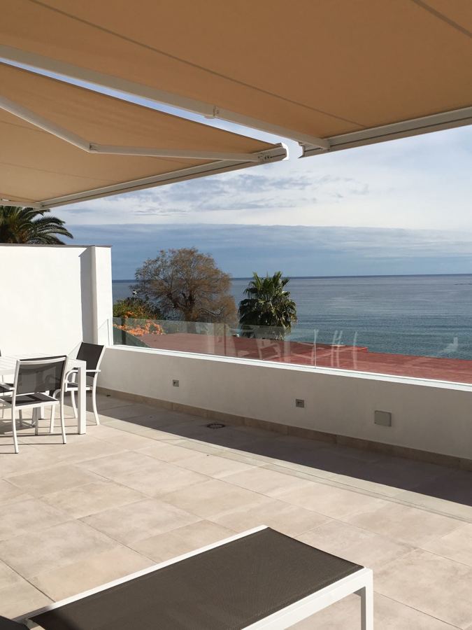 Solado terraza y barandilla acristalada