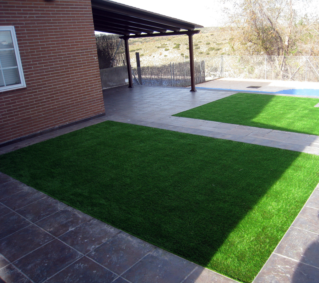 SOLADOS GRES/CESPED ARTIFICIAL EXTERIOR