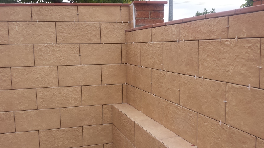 Solados y alicatados moya,s.l. - Muro patio