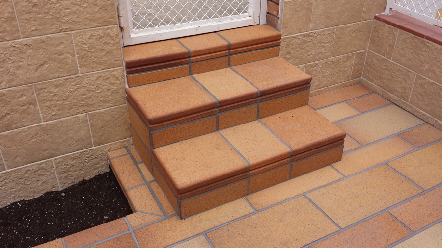 Solados y alicatados Moya,s.l. - Patio