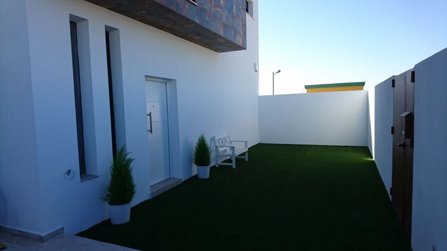 Solar de césped artificial