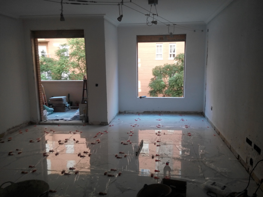 Solería rectificada.