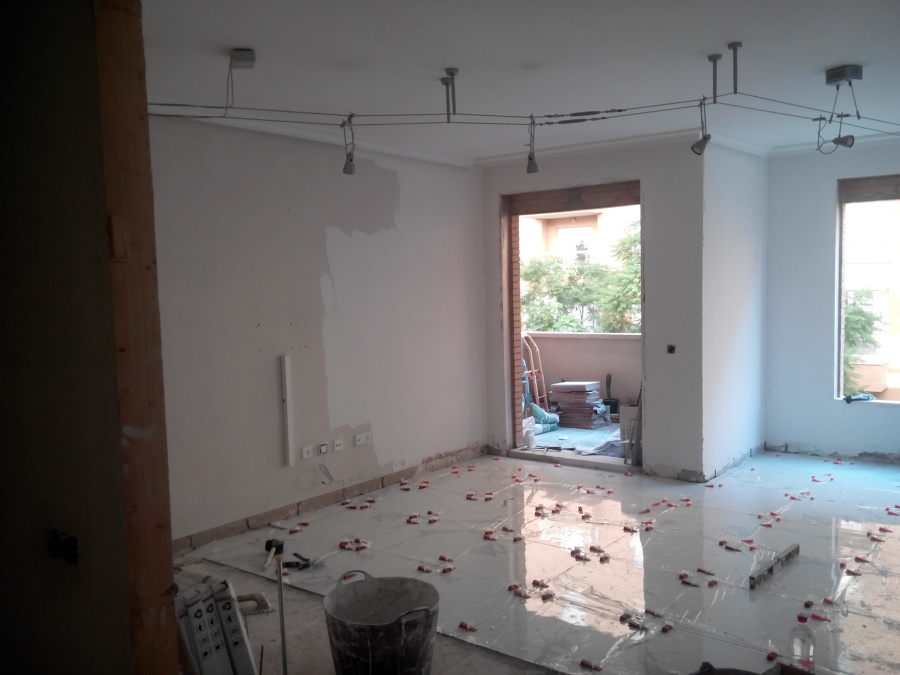 Solería rectificada.