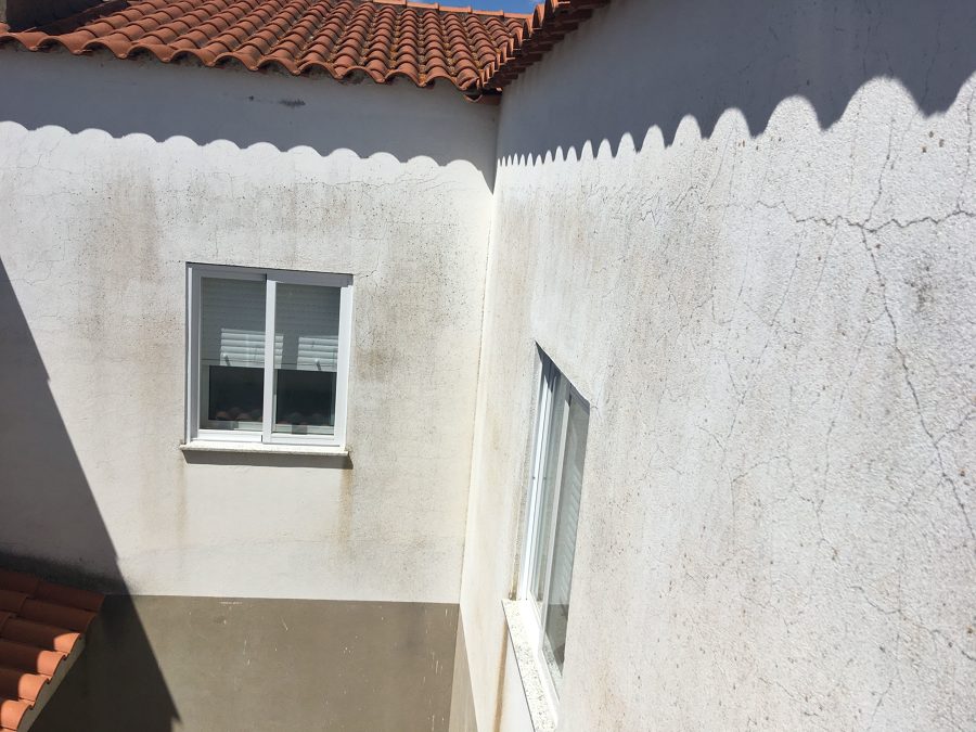 SOPORTE CON GRIETAS Y FISURAS