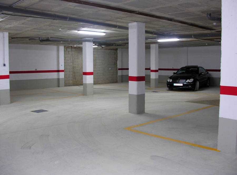 Sótano con garajes y trasteros