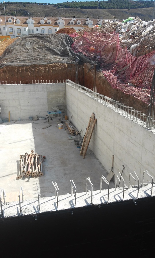 Sótano con muros de hormigón armado