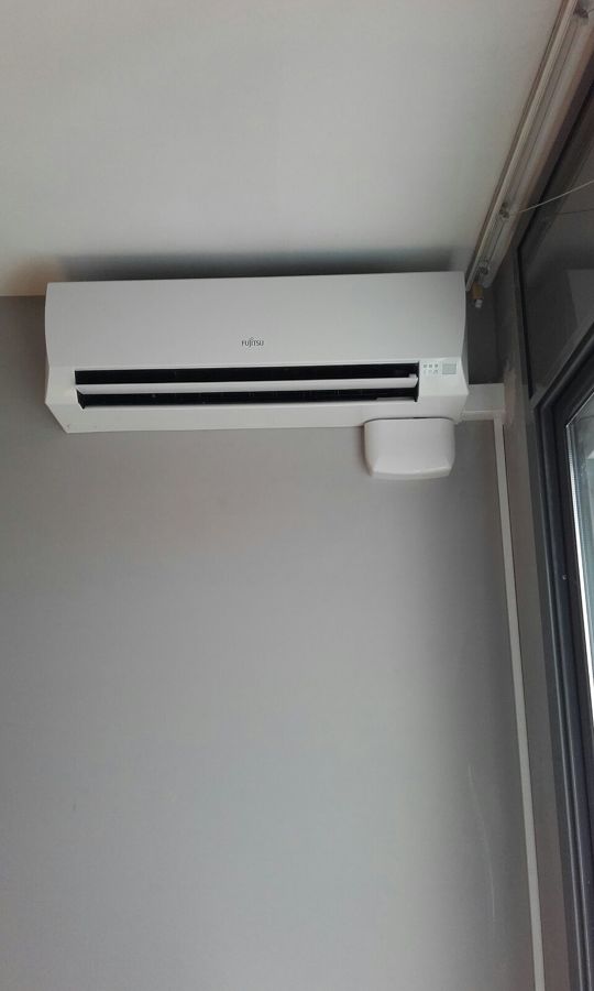 Split con bomba de condensados decorativa 