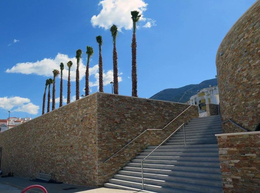 STONEPANEL® ORIENT y Cuarcita Orient Oro en la Estación de Alhaurín el Grande (Málaga)