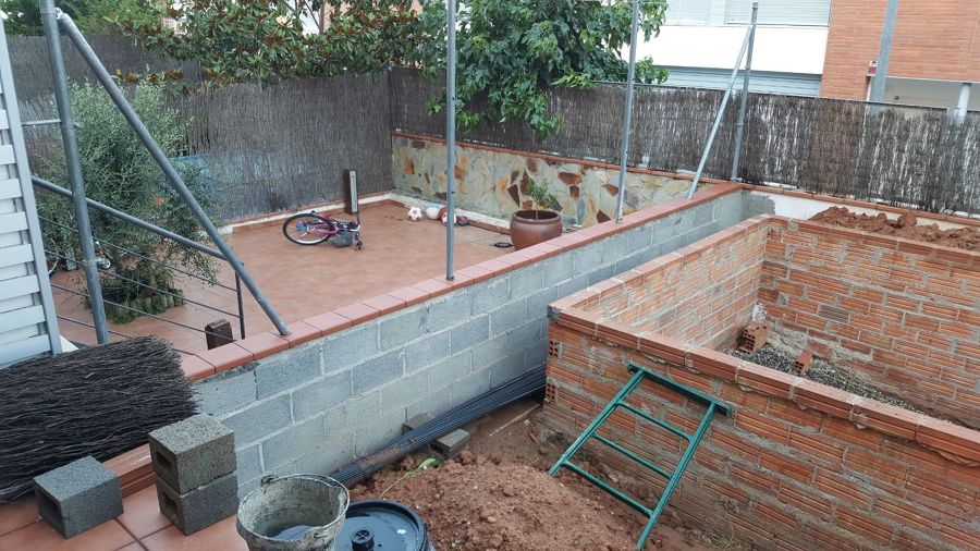 Subiendo la pared divisora