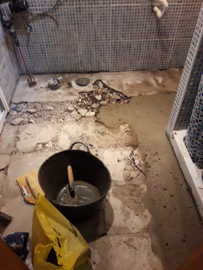 Suelo baño inodoro y lavamanos 