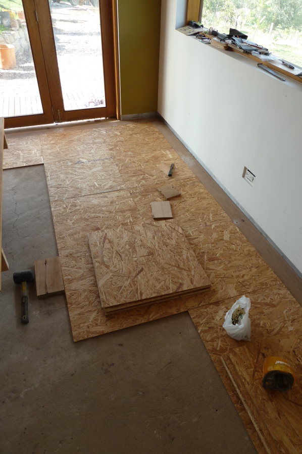 Suelo con marco de iroco