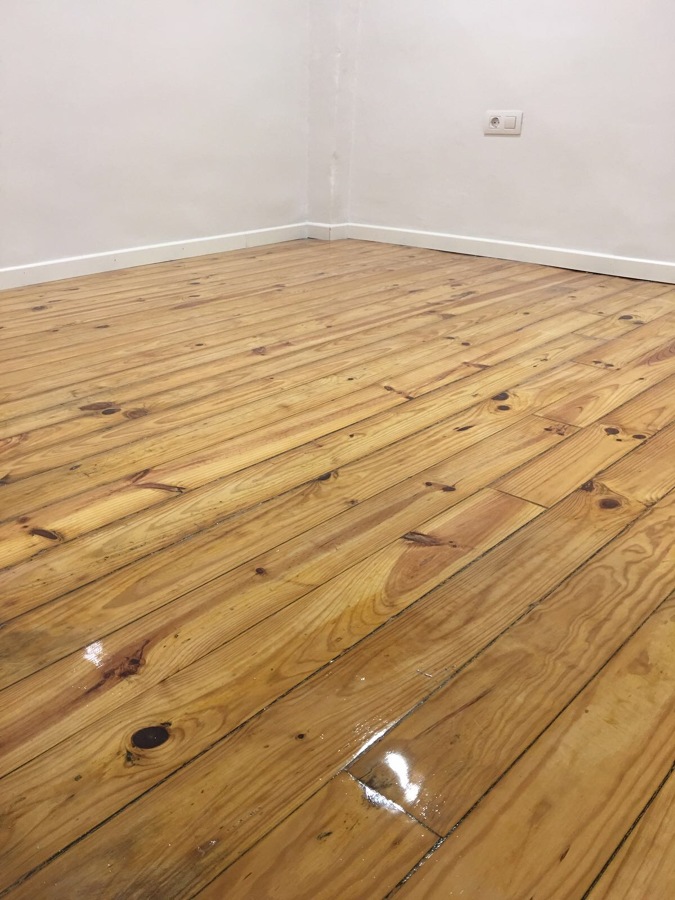 Suelo con mas de 100 años recién acuchillado 