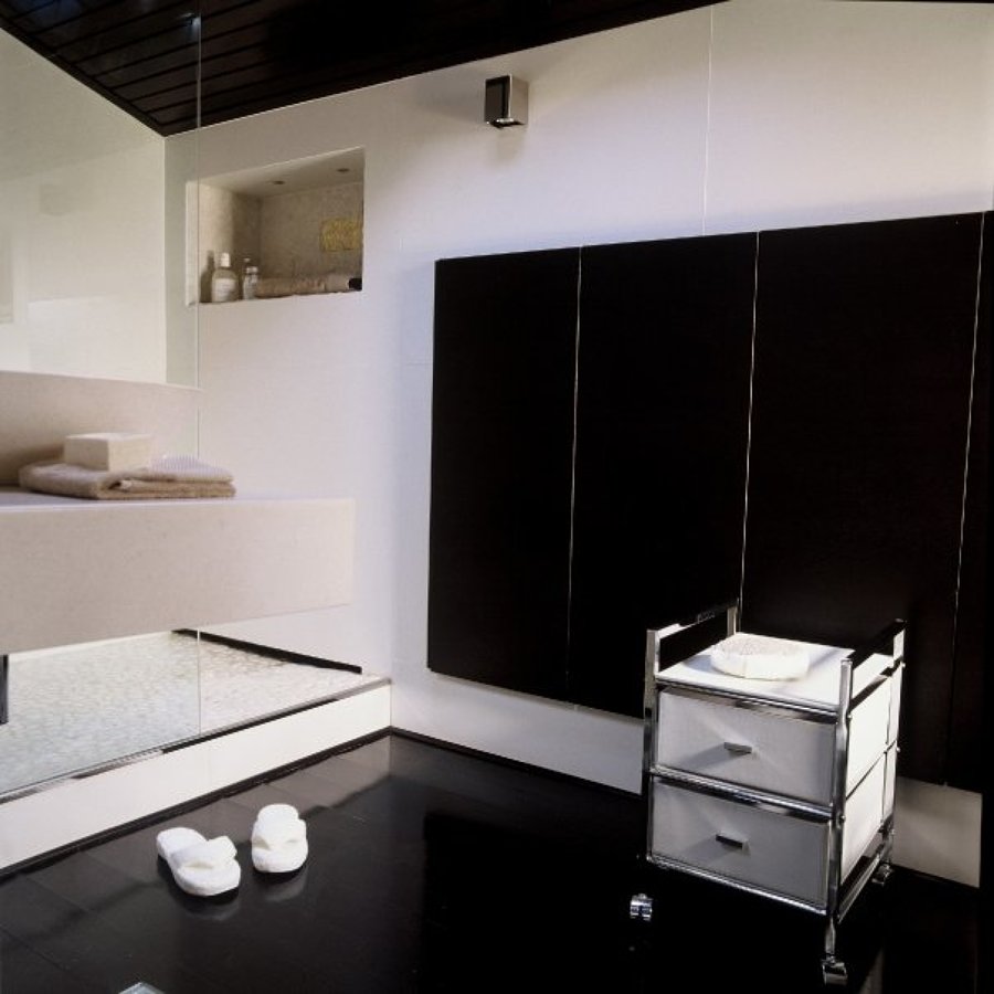 suelo de madera original teñido.