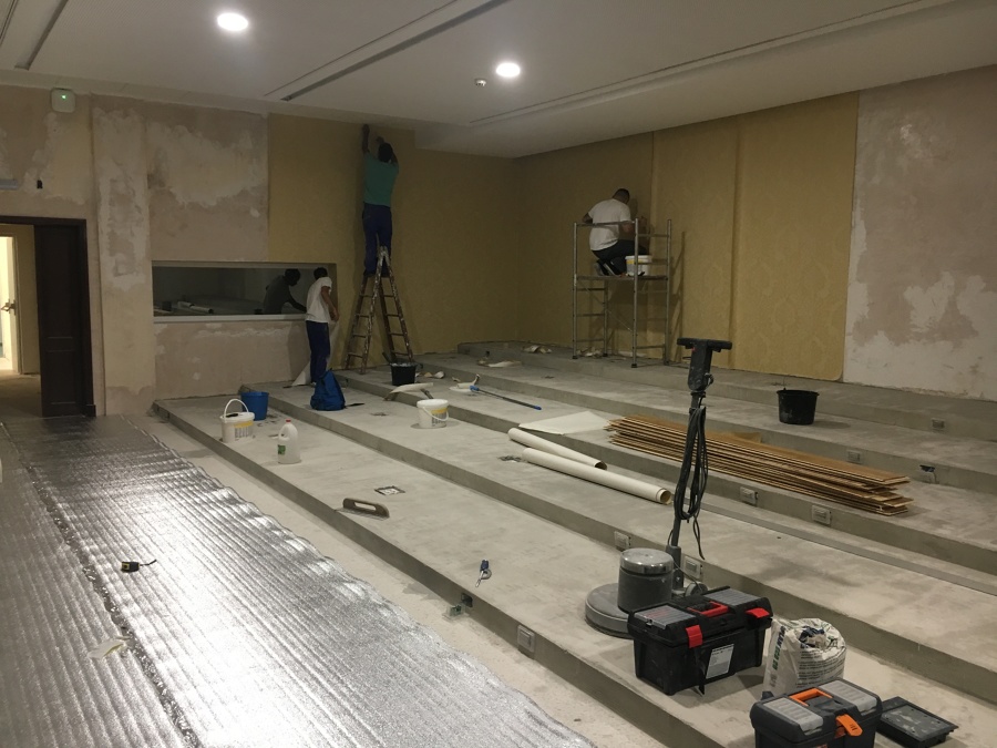 Suelo de madera y revestimiento de paredes