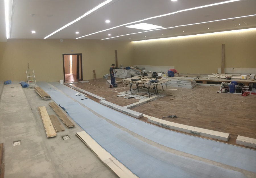 Suelo de madera y revestimiento de paredes