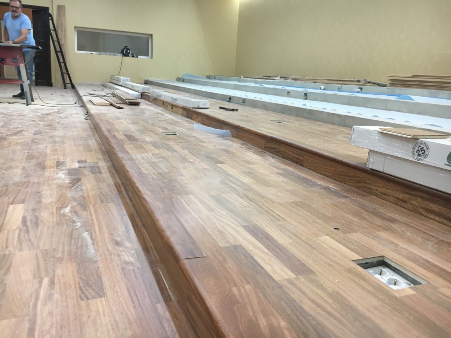 Suelo de madera y revestimiento de paredes