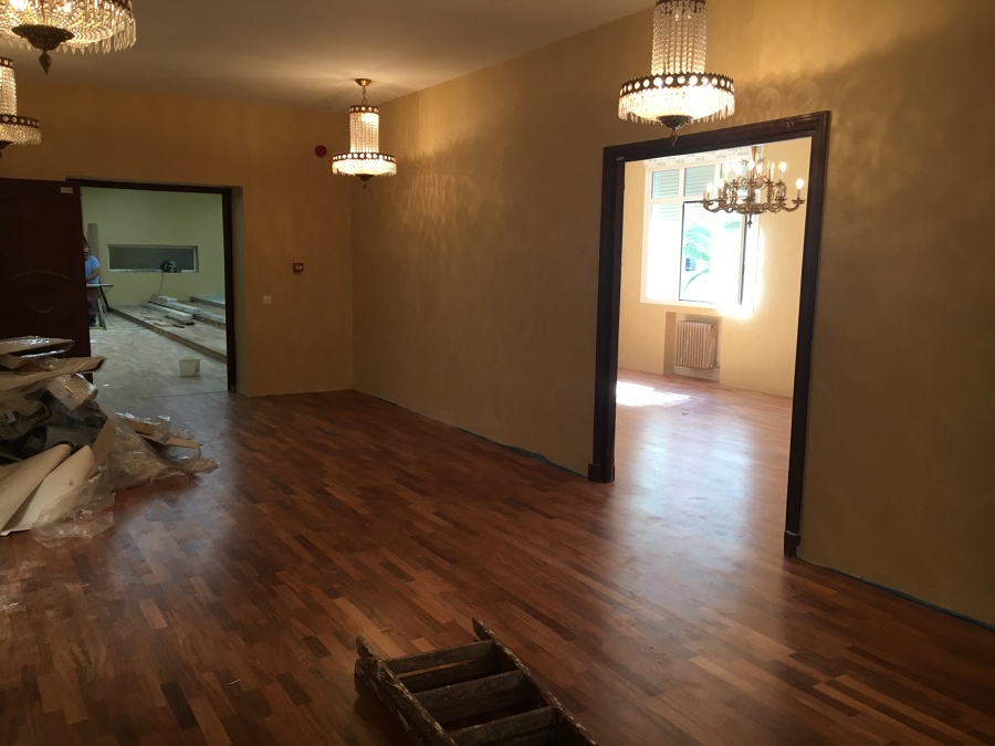 Suelo de madera y revestimiento de paredes