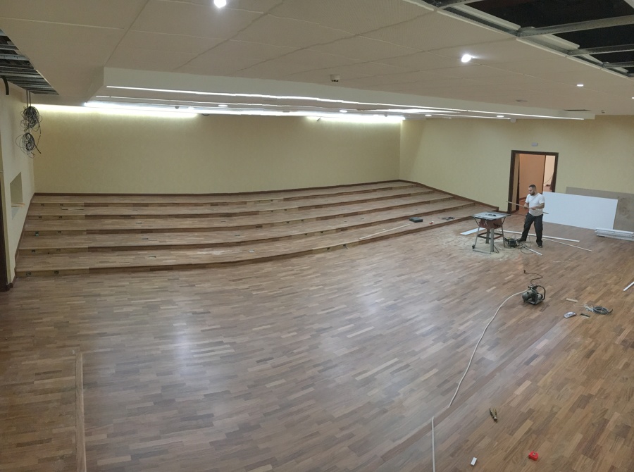 Suelo de madera y revestimiento de paredes