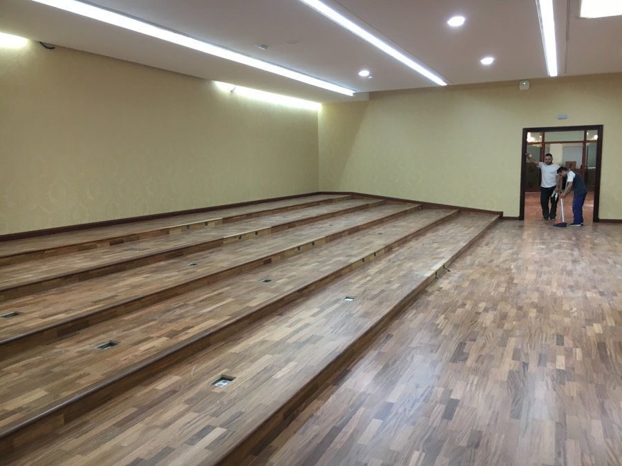 Suelo de madera y revestimiento de paredes