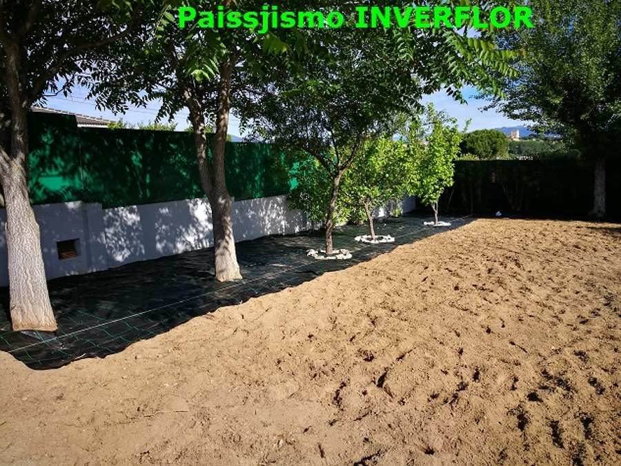 SUELO ROTURADO Y MALLA ANTI-HIERBA