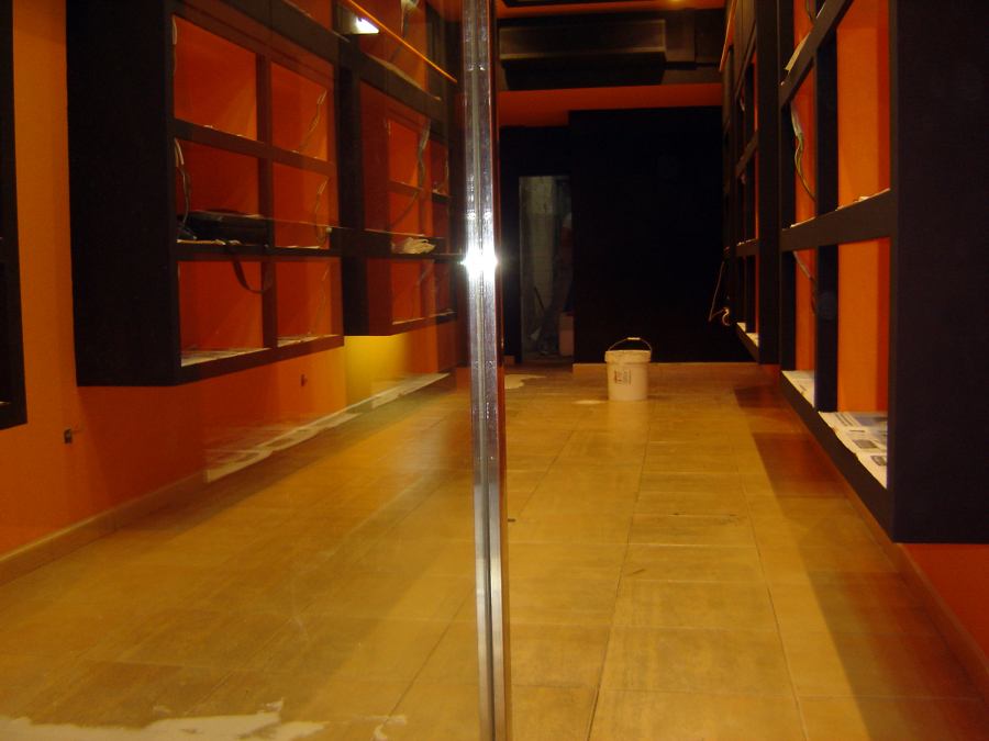 SUELO TIENDA ANTES DE MICROCEMENTO