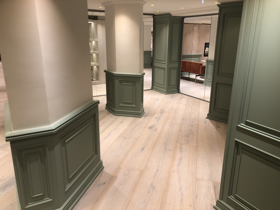 Suelo y zócalos en madera