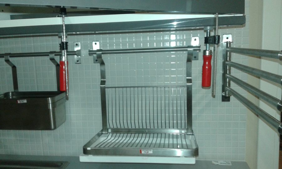 Sujeccion de Cornisa con gatos