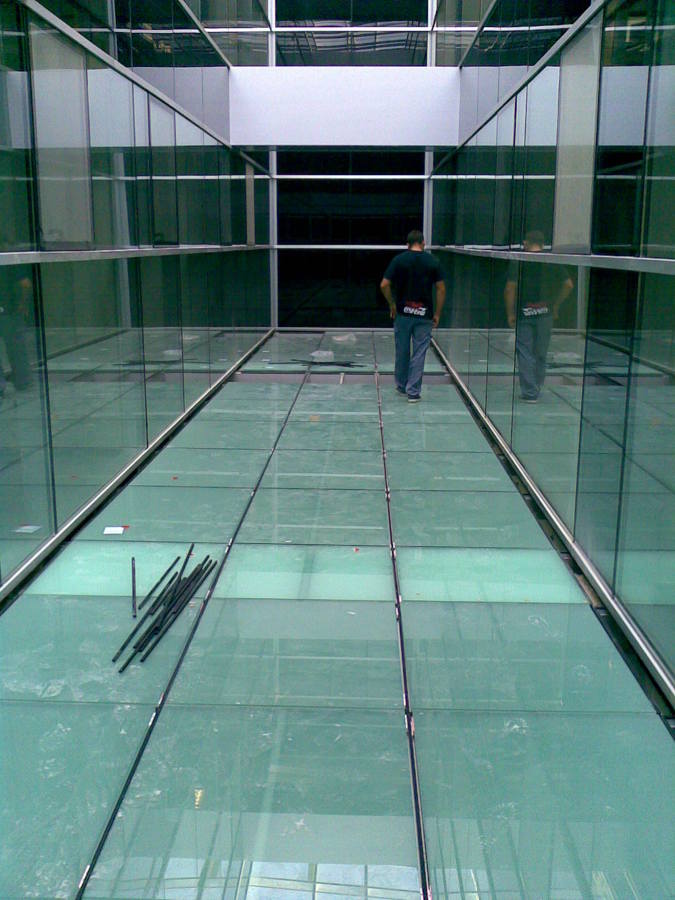 Suministro e instalación de lucernarios de vídrio