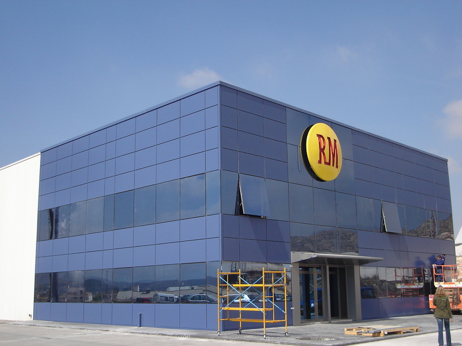 Suministro E Instalación De Muro Cortina Combinado Con Panel Composite