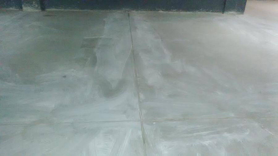 Suministro e instalación de solera hormigón en garaje comunitario