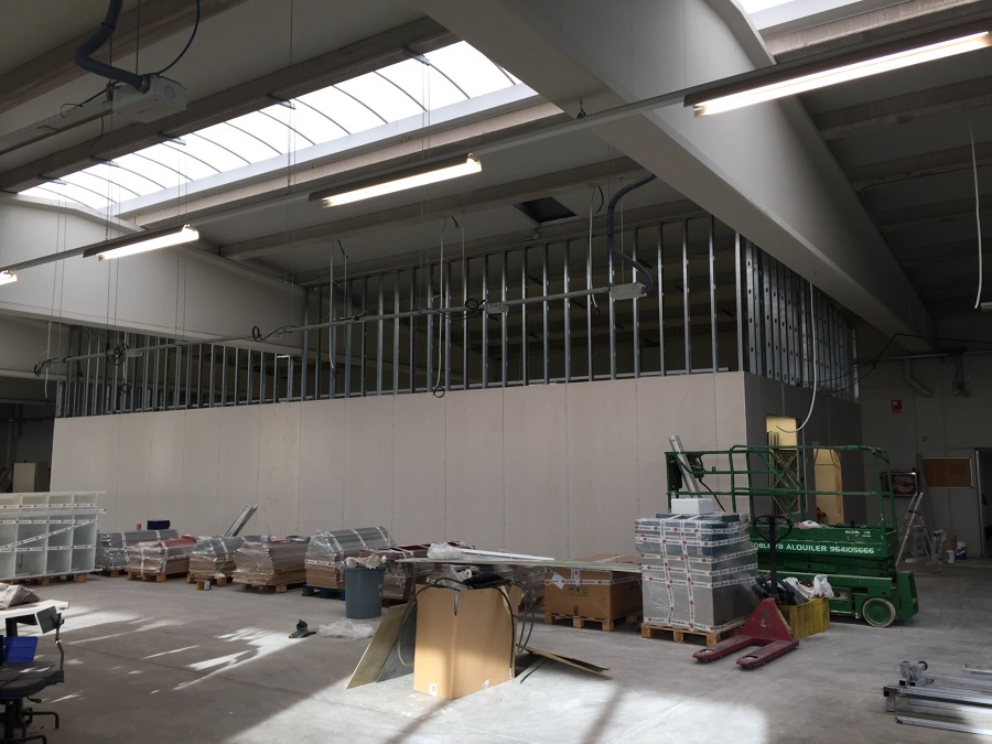 Suministro y creación de nuevo habitáculo de pladur y policarbonato