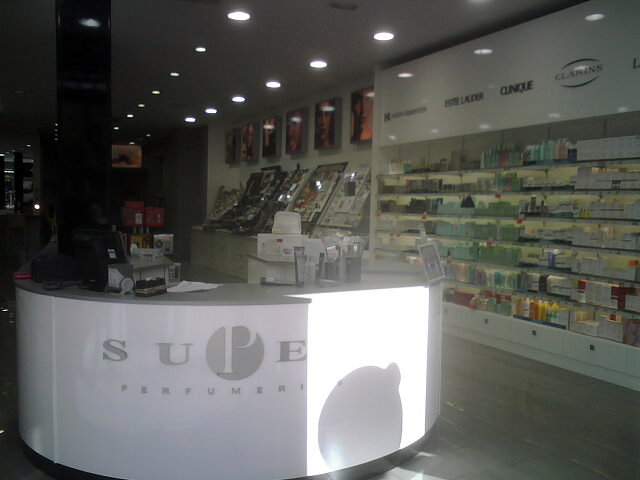 Súper Perfumería Puerta Purchena, Almería