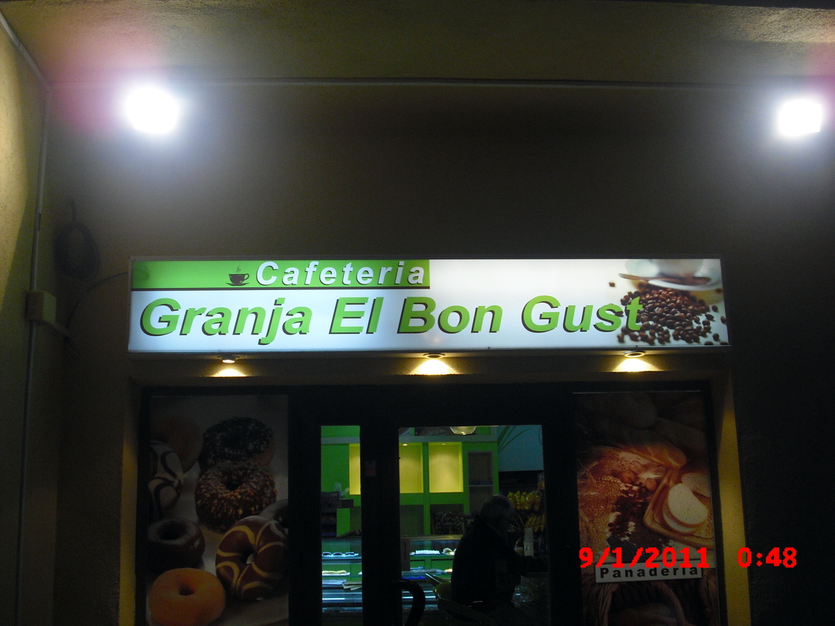 SUPERMERCADO + GRANJA CAFETERÍA